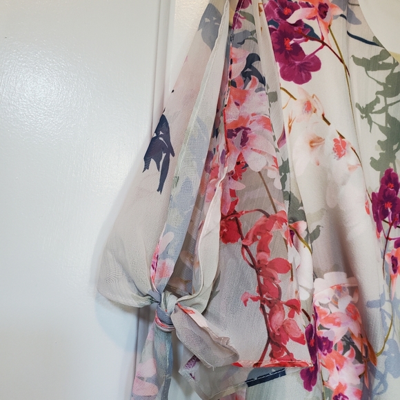 🥂Nicole Miller Split Sleeve Floral Dress - Picture 5 of 11